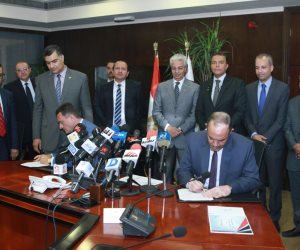 وزير النقل يوقع مذكرة إنشاء الخط السادس لمترو أنفاق القاهرة