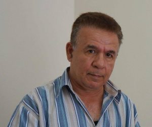 الناقد العراقي علاء حمد: الشاعر مُجرم بطبيعته.. يكسر اللغة ويعيد بناءها