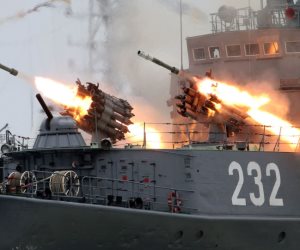 الأسطولان الأمريكي والروسي يواجهان بعضهما فى «المتوسط».. وسوريا كلمة السر