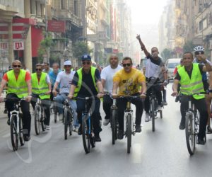 محافظ القاهرة يشارك في ماراثون دراجات بالزي الرياضي  (صور و فيديو)
