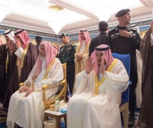 العاهل السعودي يؤدي صلاة الميت على شقيقه عبد الرحمن