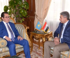 وزير الطيران المدني يبحث مع سفير كازاخستان بالقاهرة العلاقات الثنائية