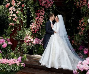 عارضة الأزياء "ميراند كير" تستوحى فستان زفافها من موديل أميرة موناكو "جريس كيلي"