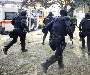 الشرطة المجرية: تفتش قطارات دولية بعد تهديدات بوجود قنابل