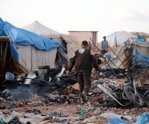  سقوط 20 شخصاُ على الأقل في غارة جوية على مخيم للنازحين باليمن  