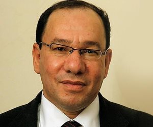 وائل قنديل.. هارب في حُضن الإخوان والإرهاب
