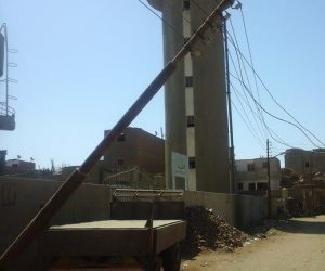 ميل عمود كهرباء يهدد حياة أطفال المسعودي في أسيوط