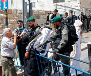 الانتهاكات الاسرائيلية من تدنيس المسجد الأقصى إلى هدم منازل الفلسطينيين