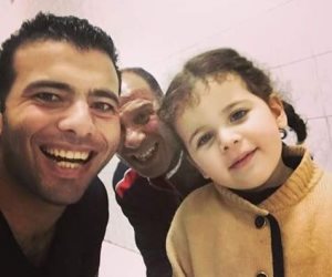 عماد متعب ينشر صورة برفقة ابنته وعم حارس