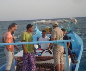 ضبط مراكب صيد مخالفة والقبض على 5 صيادين بمرسى علم 
