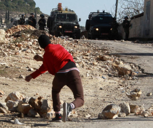 انتفاضة الحجارة.. سلاح الفلسطينيين القديم يظهر في وجه "ترامب"