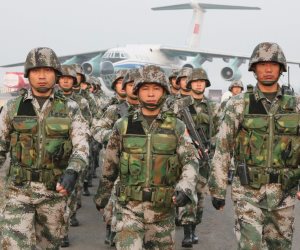استعراض قوة للجيش الصيني بحضور الرئيس تشي جينبينغ