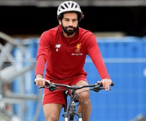 محمد صلاح على «البسكلتة» في تدريبات ليفربول (صور)