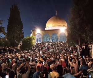 الأقصى يحتضن عشاقه.. الفلسطينيون يواصلون الاحتفال بعد رضوخ الاحتلال (صور)