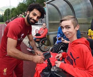 لفتة إنسانية من محمد صلاح تجاه جمهور ليفربول (صور)