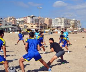 بالصور.. المصري يتدرب على شاطئ البحر استعداداً للزمالك في الكأس