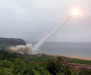 كوريا الشمالية تجري تجربة ثانية لإطلاق صاروخ باليستي عابر للقارات
