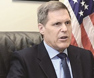 السفير الأمريكي باليمن يؤكد دعم بلاده لخطة الأمم المتحدة بشأن ميناء الحديدة
