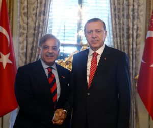 الحزب الحاكم في باكستان يختار «حليف» تركيا وقطر رئيسا للوزراء