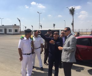 مدير الموانئ يتفقد الخدمات المعنية ويشدد على توسيع دائرة الاشتباه السياسي