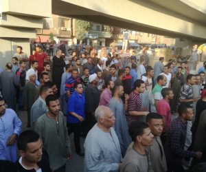 المئات بسوهاج يشيعون جنازة شاب أشعل النيران في نفسه «صور»