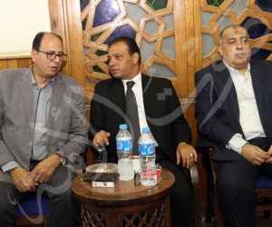 عادل السنهوري ومجدي لاشين وأسامة بهنسي في عزاء خالد رزق (صور)