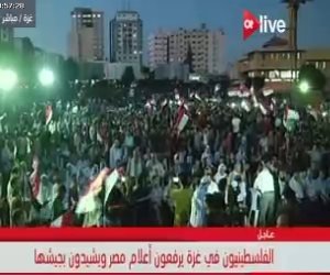 بالصور.. الآلاف من الشعب الفلسطيني يشعلون سماء غزة تضامناً مع الشعب المصرى