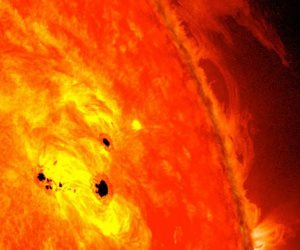 بالفيديو.. ناسا تكتشف ثقب كبير على الشمس سعته حوالى 75 ألف ميل