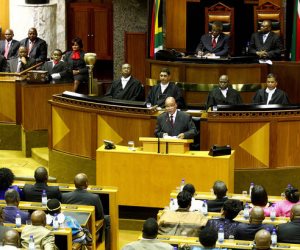 حزب معارض بجنوب إفريقيا يدعو لحل البرلمان بعد فشل حجب الثقة عن الرئيس