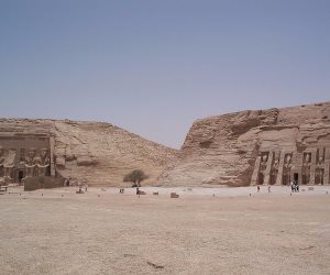 «أبوسمبل» يتزين لمرور 200 سنة على اكتشاف معبده (صور)