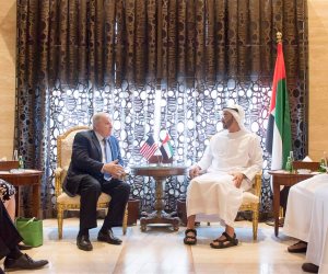 ولي عهد أبو ظبي يبحث الأزمة الخليجية مع المبعوثين الأمريكيين