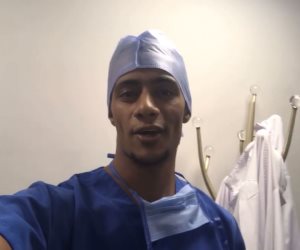 محمد رمضان ينتظر مولودته «كنز» داخل غرفة العمليات.. (فيديو) 
