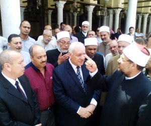 وزير الأوقاف يؤدي صلاتى الظهر والعصر قصرا خلال تفقده مسجد عمرو بن العاص بدمياط