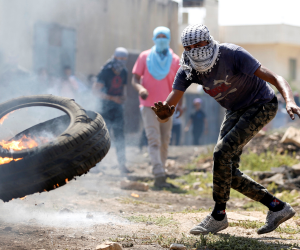 فى الجمعة الثانية بعد أزمة القدس.. مواجهات عنيفة بين الفلسطينيين وقوات الاحتلال