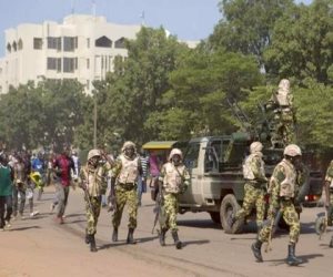 الأمن يقتل 3 من منفذى الهجوم الإرهابي في بوركينا فاسو.. واستمرار احتجاز رهائن