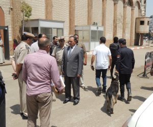 مدير أمن سوهاج يتفقد التمركزات الأمنية أمام الكنائس في ذكرى فض رابعة