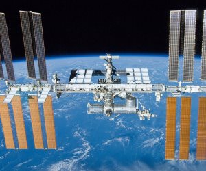 خبير فضاء فرنسي ينصح بتنظيف المحطة الفضائية الدولية من المخلفات