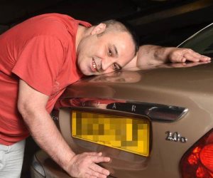 بريطاني يقع في حب سيارته حتى إنه يريد الزواج منها (صور)