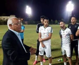 محافظ بورسعيد يحفز لاعبي المصري قبل مواجهة الأهلى بنهائى الكأس