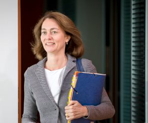 وزيرة العائلة الألمانية تمهل الشركات عاما لتعيين مزيدا من النساء فى إداراتها