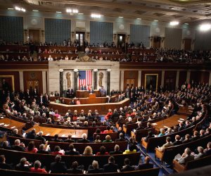 مجلس الشيوخ الأميركي يقر مشروع قانون تاريخي بشأن حيازة السلاح
