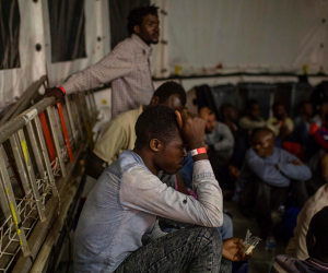 القبض على 623 مهاجرًا غير شرعيا بينهم 76 مصريا قرب صقلية