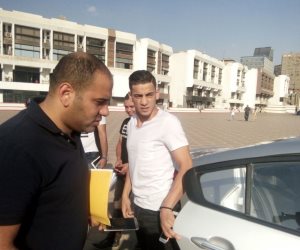 محمد الشامي يؤدي جلسات علاج طبيعي 