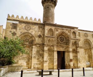 مسجد الأقمر درة شارع المعز.. تعرف عليه