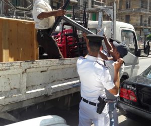 حملات إزالة ومطاردة للباعة الجائلين بحي وسط الإسكندرية (صور)