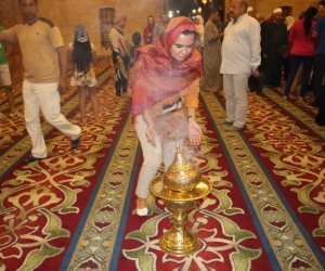سحر نصر بالحجاب والمبخرة في مسجد الصحابة بشرم الشيخ