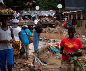 ارتفاع حصيلة ضحايا الفيضانات العارمة فى سيراليون إلى أكثر من 450 قتيلا