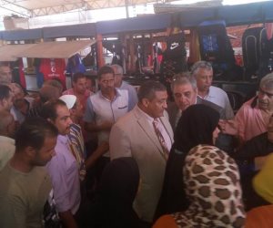 نائب محافظ القاهرة يتفقد تجهيزات معرض «أدوات المدارس» بسوق الترجمان (صور)