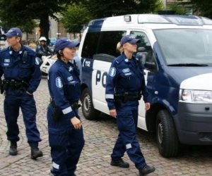 شرطة فنلندا تحدد هوية منفذ هجوم بسكين دخل البلاد بإسم مزيف