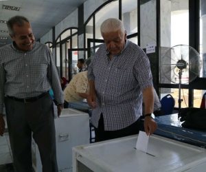 عمومية الزمالك .. أمين صندوق القلعة البيضاء يشارك في عملية التصويت 